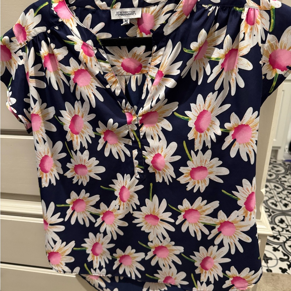 new directions Navy Floral V-Neck Blouse with Pink-Centered Daisies